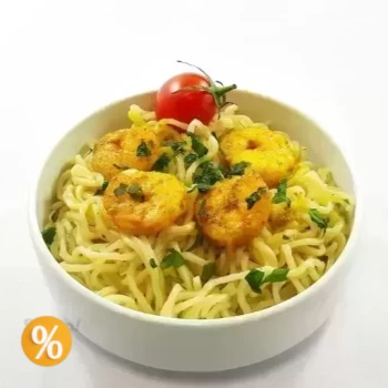 نودل میگو - 300 گرم نودل، 40 گرم میگو، گوجه گیلاسی، جعفری خورد شده