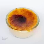 دسر کرم بروله - دسر بر پایه لبنیات شامل شیر، خامه، شکر و غلات وانیل، ۱۳۰گرم
