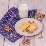 بیسکوییت شکری وانیلی یک کیلوگرم (65 عدد) - فیلینگ وانیل، وزن هر عدد 15 گرم
