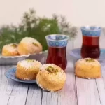 شیرینی شیرازی یک کیلوگرم (14 عدد) - شیرینی شیرازی، با تزیین پودر پسته و پودر نارگیل