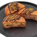 پای سیب یک کیلوگرم (20 عدد) - خمیر پای، اسلایس سیب، تزیین شده با پودر پسته، مناسب میان وعد...