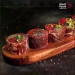 استیک فیله مینیون 1 کیلوگرم - تکه های گرد برش خورده از مغز فیله گوساله طعم دار و بیات شده...