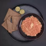 املت رژیمی - 2 عدد تخم مرغ، 70 گرم قارچ، روغن زیتون، گوجه، 4 عدد نان تست...