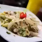پاستا اسپشیال ساساری - 450 گرم پاستا پنه ریگاته، 75 گرم فیله گوساله، 75 گرم فیله مر...