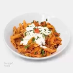پاستا بیف مارینارا - 450 گرم پاستا پنه ریگاته، 120 گرم فیله گوساله، پیاز، قارچ، س...